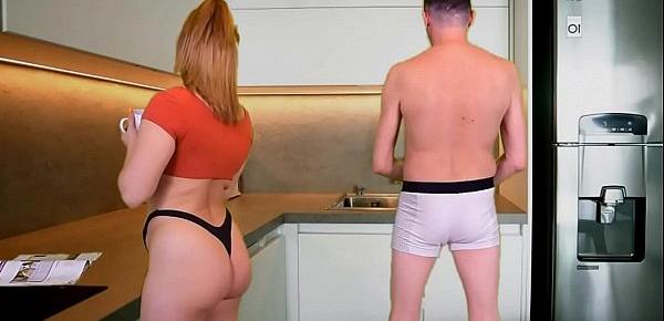 trendsCompañera de piso caliente me hace una rica mamada en la cocina antes del desayuno